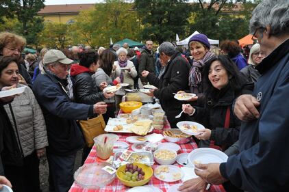 I centri sociali festeggiano coi migranti 16