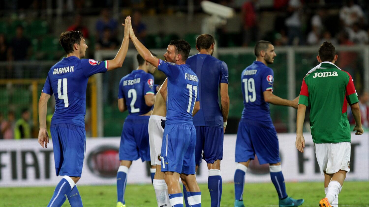 Nazionale, striscione "omaggio" alle norvegesi: "Qui non per il pallone, ma..."