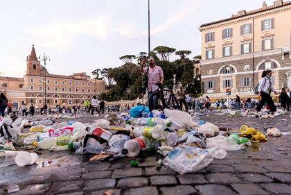 Vandalizzata Piazza del Popolo dai tifosi spagnoli del Betis Siviglia 5