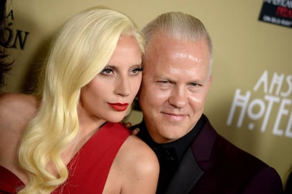 Lady Gaga, spacco mozzafiato e baci al fidanzato sul red carpet 35