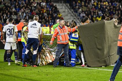  Paura in Eredivisie, il portiere Etienne Vaessen crolla a terra privo di sensi: le immagini 4