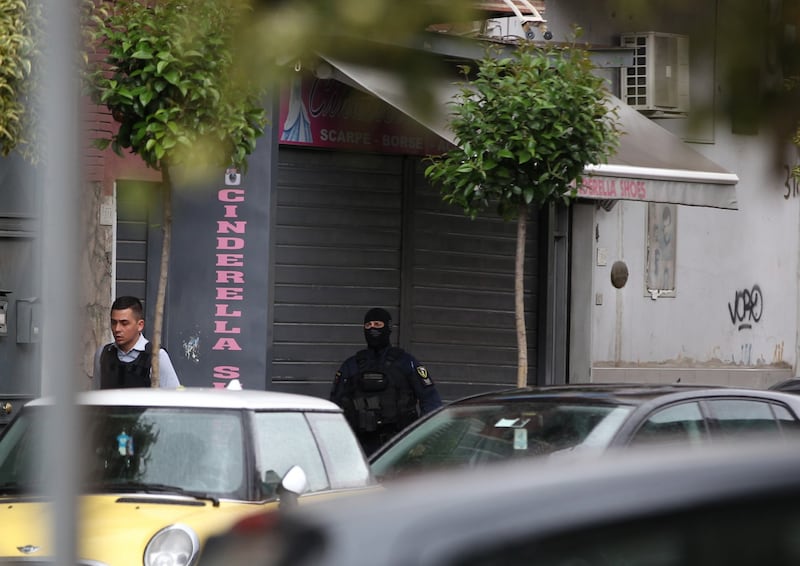 Disabile uccide la madre e si barrica in casa: la cattura 14