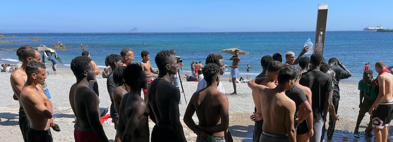 Ceuta, i migranti “spariti” dai conti di Madrid: per il governo sono 2mila, sul territorio fino a 6mila
