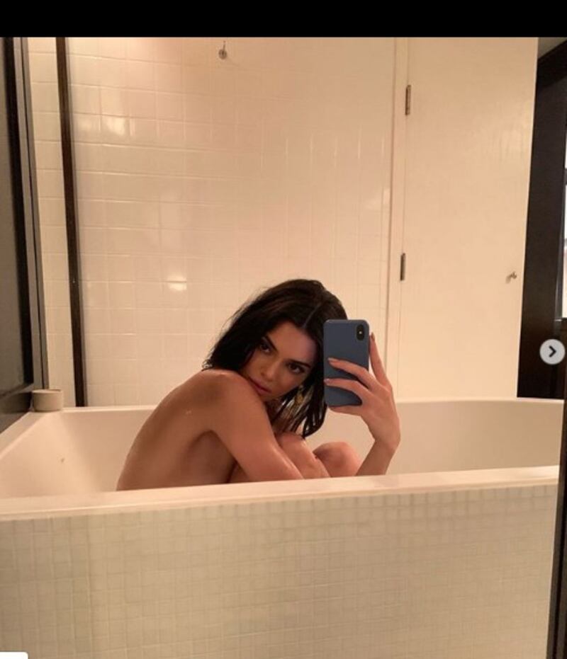 Kendall Jenner e Bella Hadid, le foto sexy 1