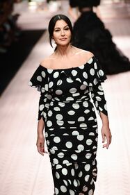 Monica Bellucci e le star in passerella per Dolce & Gabbana 2
