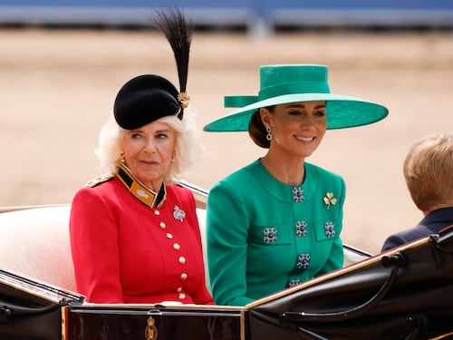 Trooping The Colour: l'omaggio di Kate a Elisabetta II e a Diana