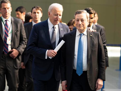 Oggi Draghi alla Casa Bianca. Pontiere tra Biden e Macron