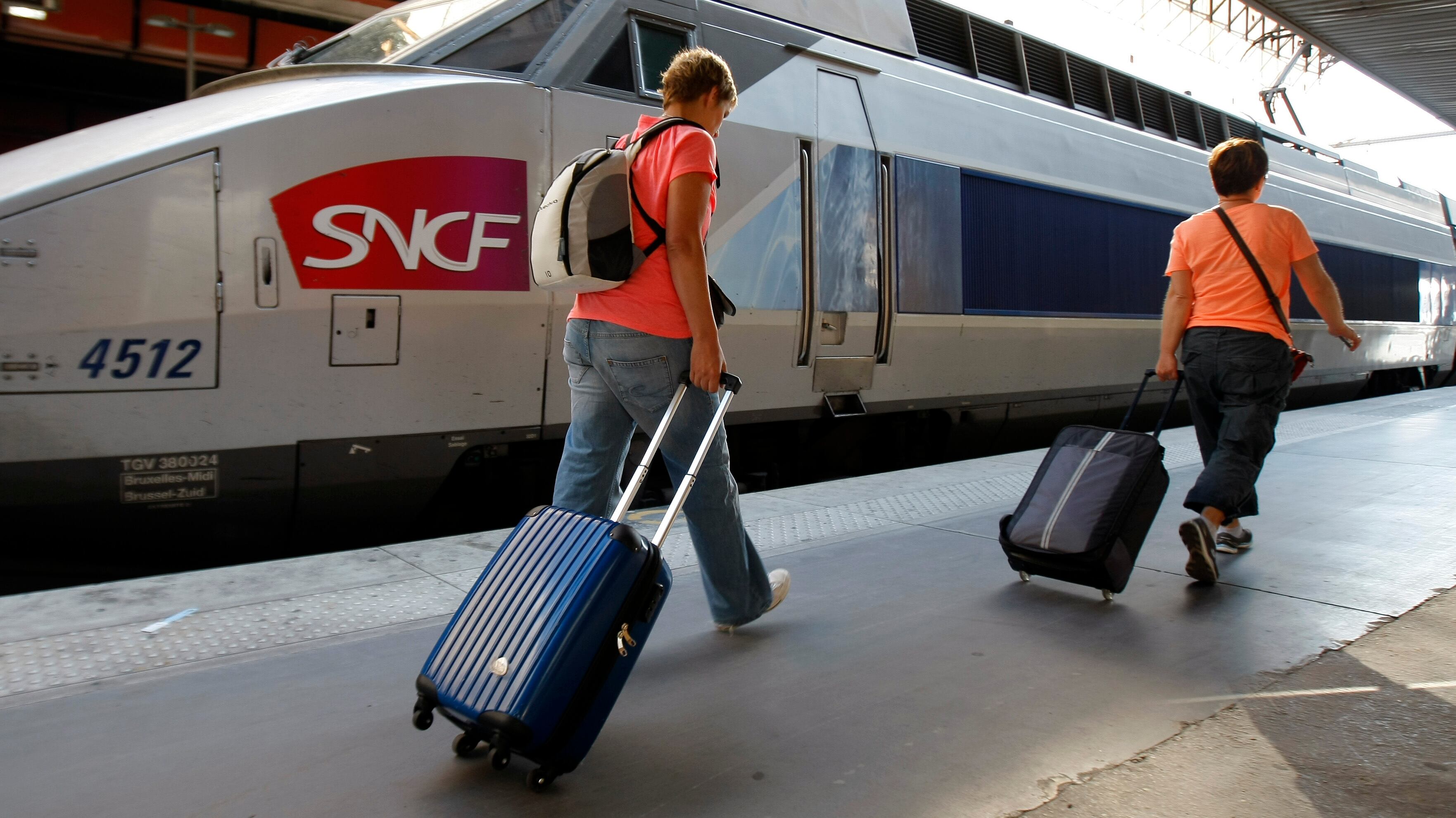 Hollande perde un altro treno. I ferrovieri bloccano la Francia