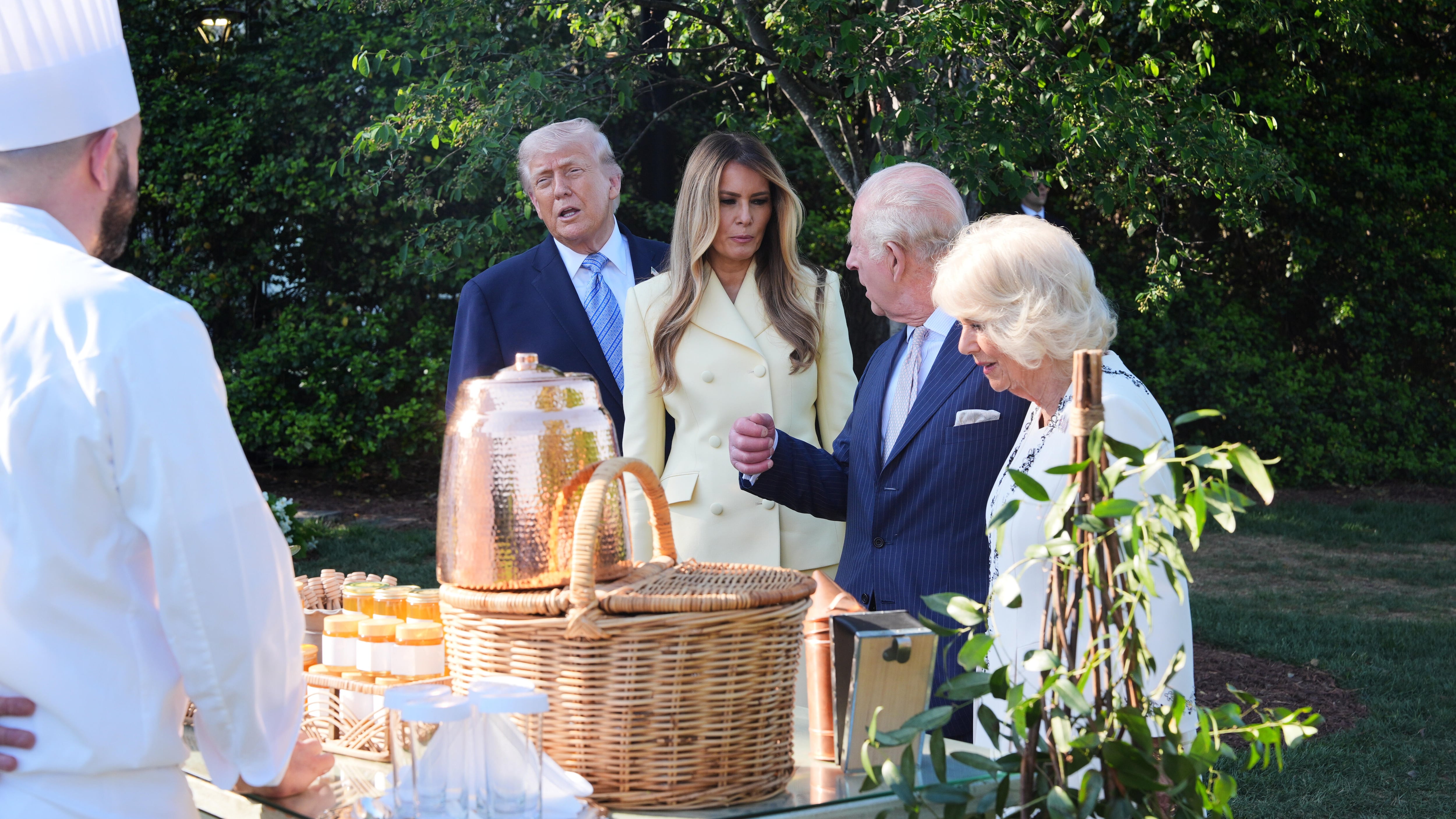 L'arrivo di Carlo e Camilla. "Sono stati coraggiosi"