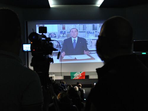 Berlusconi esclude le larghe intese: "Senza maggioranza, mi ritiro"