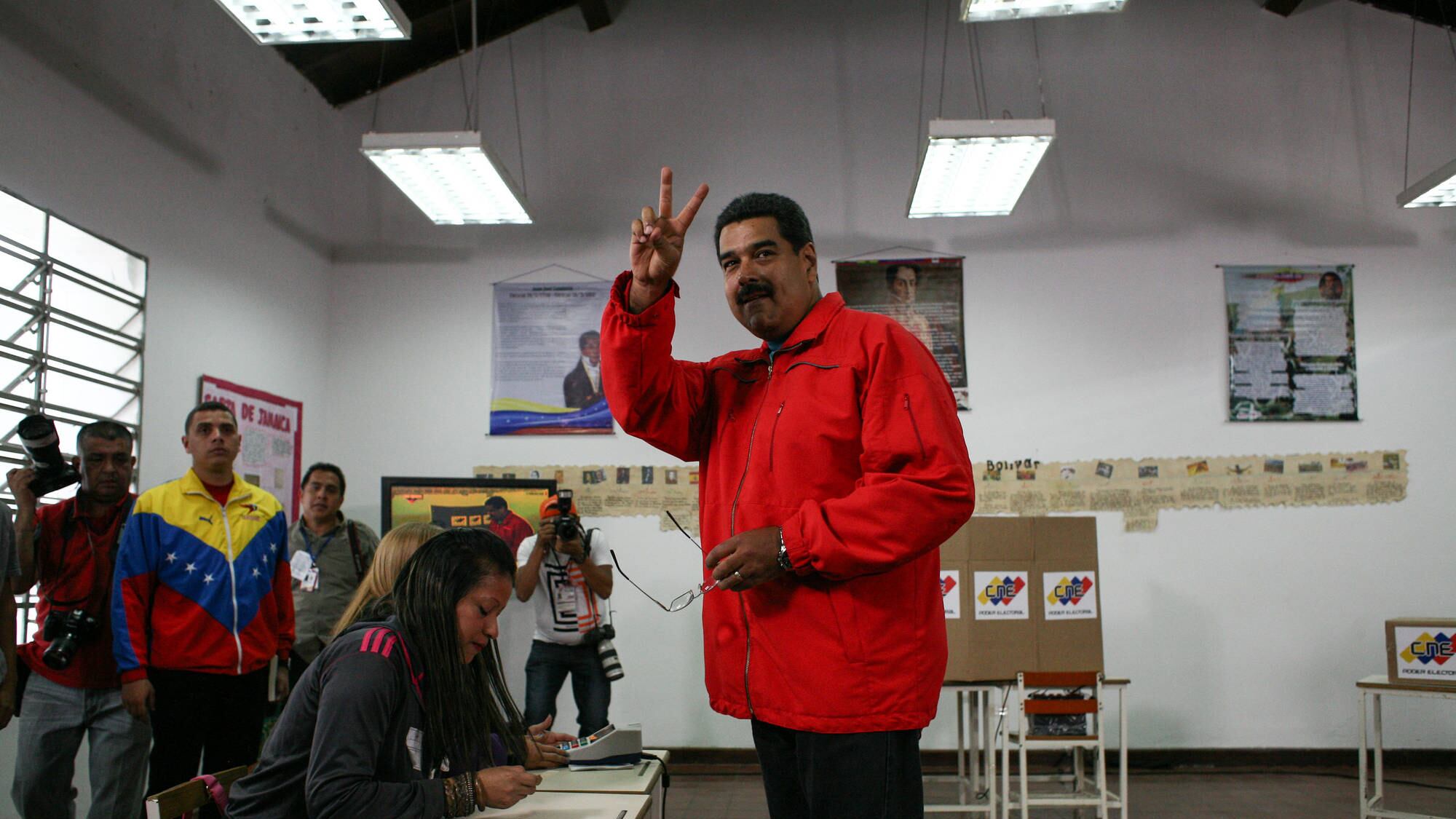 "Traffica coca". Gli Usa contro il vice di Maduro. E lui oscura Cnn