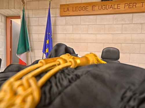 Il post choc del magistrato sulle auto, l’intervento della toga del CSM: fin dove ci possiamo spingere?