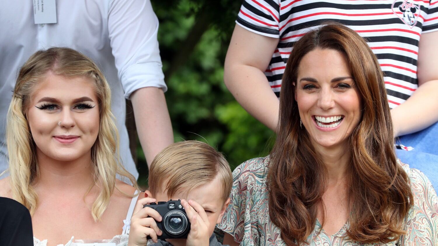 Kate Middleton rompe il protocollo con le adorate espadrillas