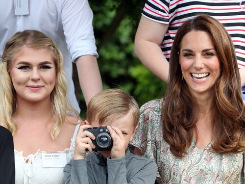 Kate Middleton rompe il protocollo con le adorate espadrillas