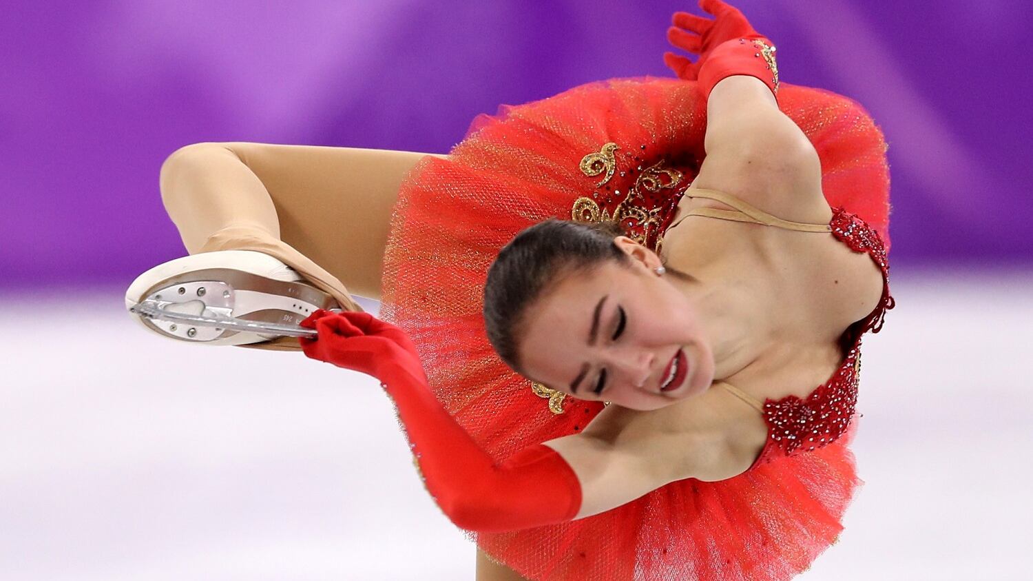 Zagitova campionessa olimpica a 15 anni. Quinta Carolina Kostner