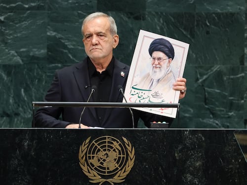 Pezeshkian all’Onu: “L’Iran è vittima di terrorismo, guerra ci è stata imposta”. E la delegazione Usa lascia l’Assemblea