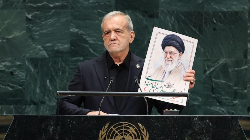 Pezeshkian all’Onu: “L’Iran è vittima di terrorismo, guerra ci è stata imposta”. E la delegazione Usa lascia l’Assemblea