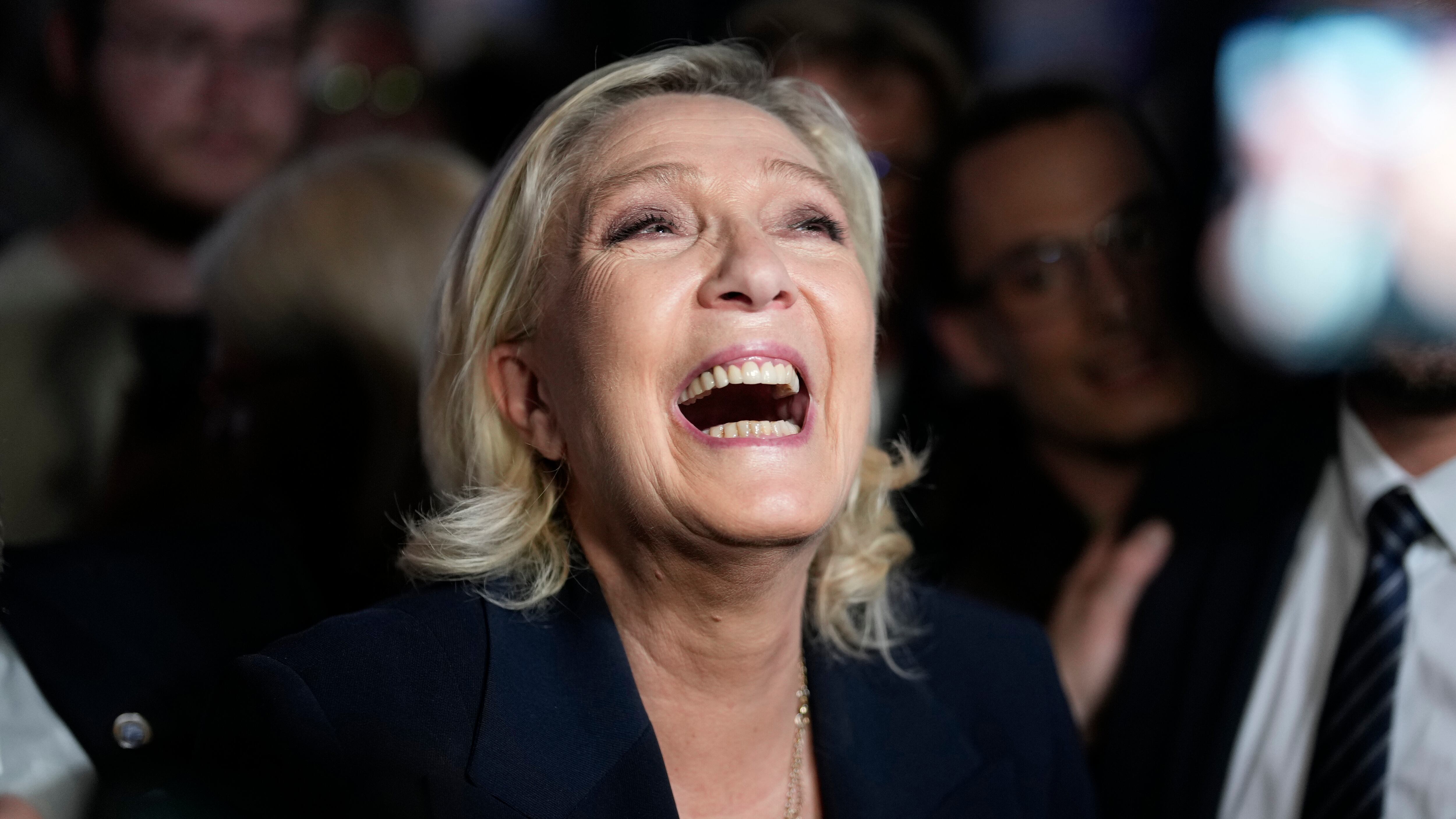 Arriva l'ondata di nomine. Le Pen attacca Macron. "Golpe amministrativo"
