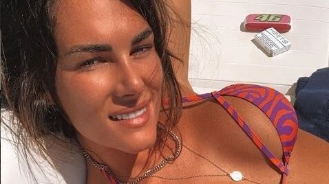 Francesca Sofia Novello risponde ai fan: "Con Valentino siamo sempre insieme"