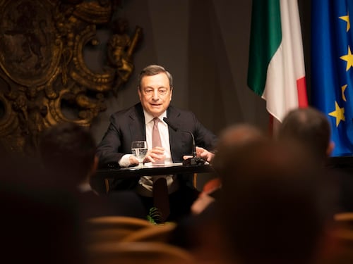 Draghi sceglie l'Europa e rilancia i negoziati: "Russia, Ucraina e Usa si siedano a un tavolo. Mosca non è più Golia"