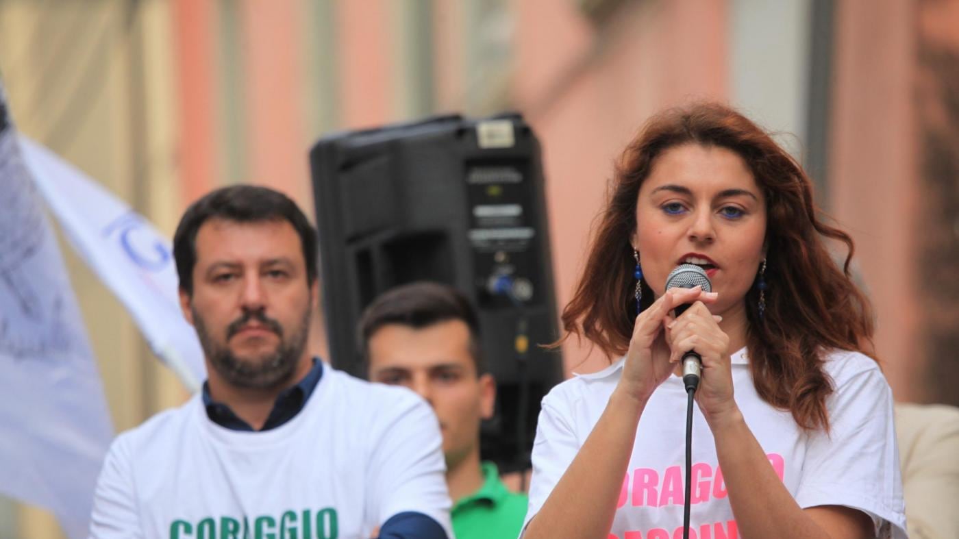 Gli insulti poi le minacce. Odio "rosso" per il locale dove era atteso Salvini