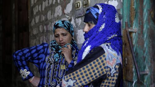 Le famiglie dei copti piangono i loro morti 18