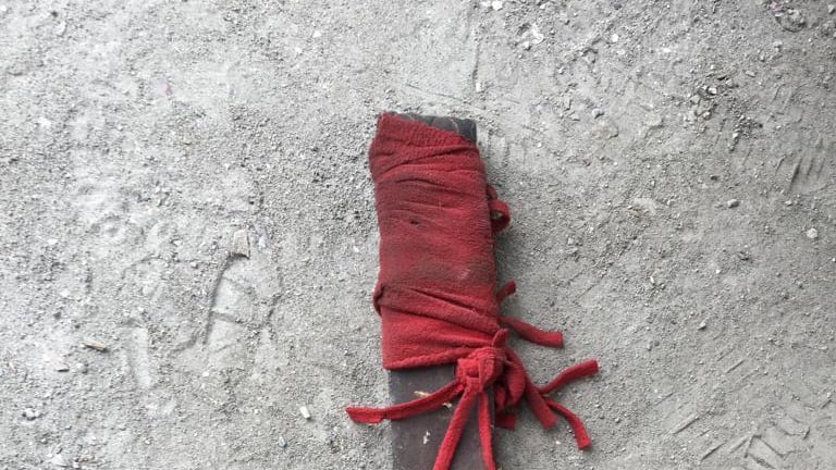 Urla "Allah Akbar" e attacca: agenti pestati con una sbarra