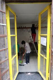 Volontari nella scuola dopo gli atti vandalici  7