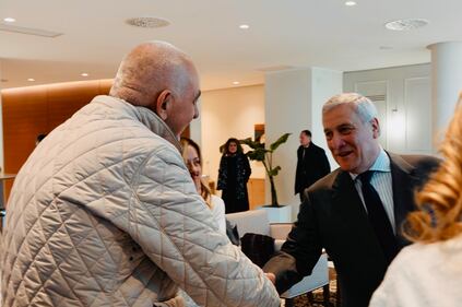 Il ministro Tajani accoglie Burlò 1
