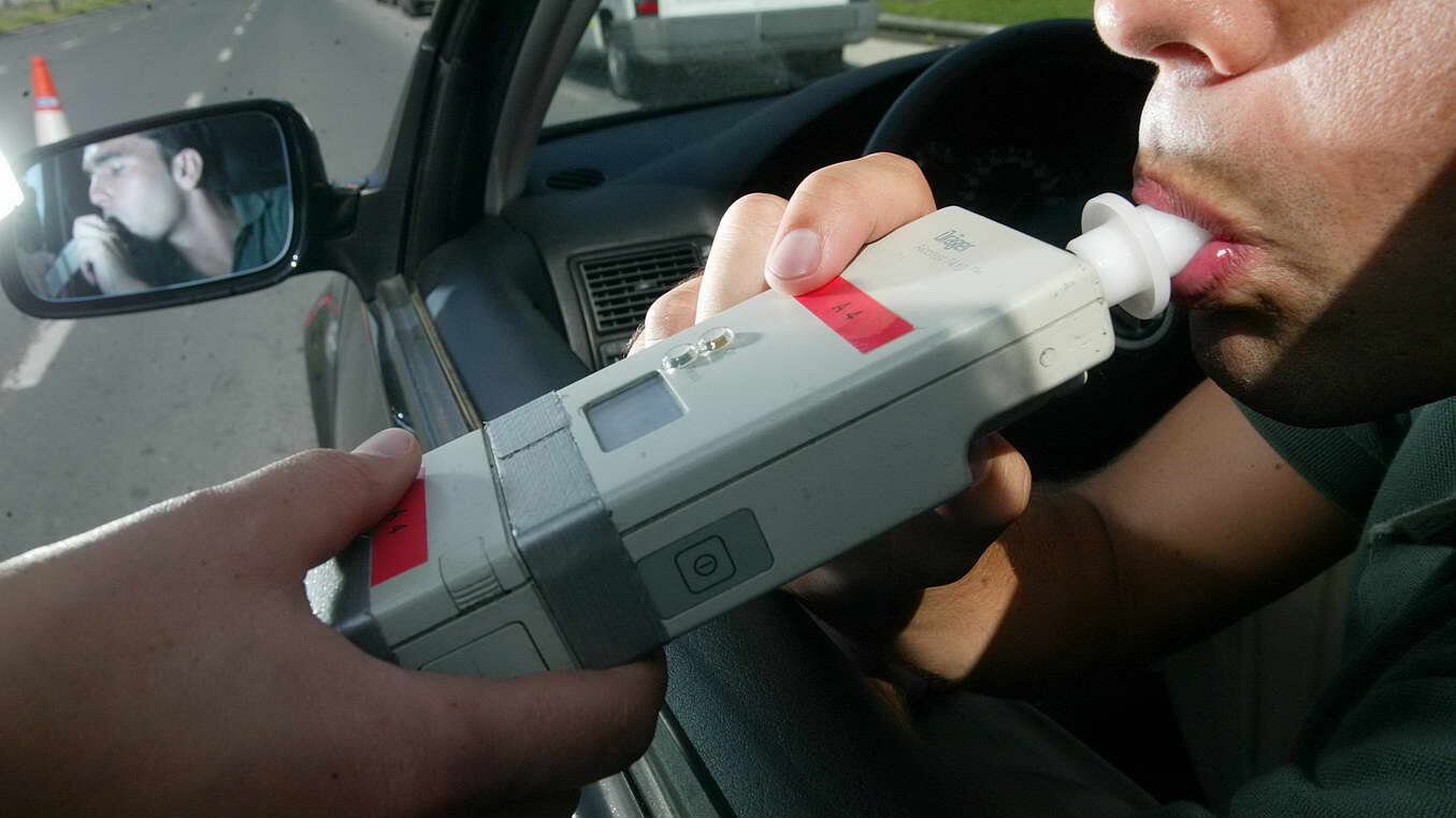 Il cavillo che annulla il test con l'etilometro