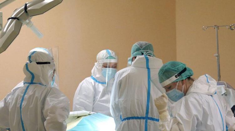 Covid, il giudice: "Norme ingiuste, dieci euro ai cittadini"