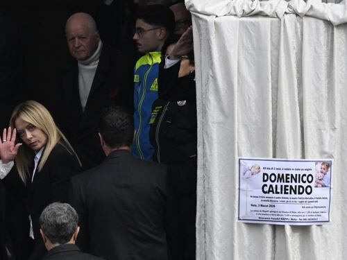 "Domenico è figlio di tutti noi". Al funerale del bimbo anche la premier Giorgia Meloni