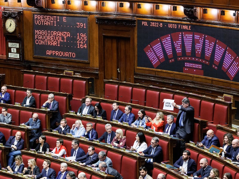 La politica polarizza eccome. Così la legge elettorale fa il pieno di clic