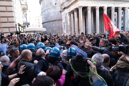 Gli scontri a Roma per il Dl Sicurezza 9