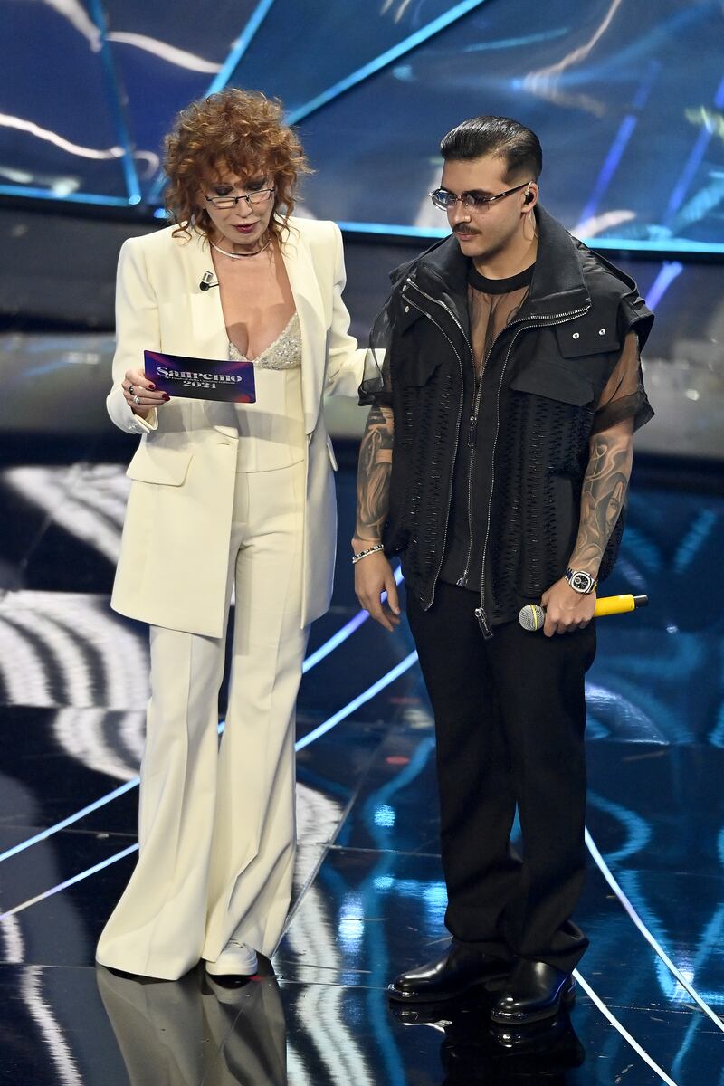 Sanremo 2024: ecco il look della seconda serata del Festival di Geolier 4