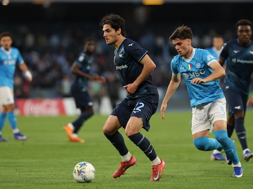La Lazio sorprende il Napoli al Maradona: ora lo scudetto dell’Inter è più vicino