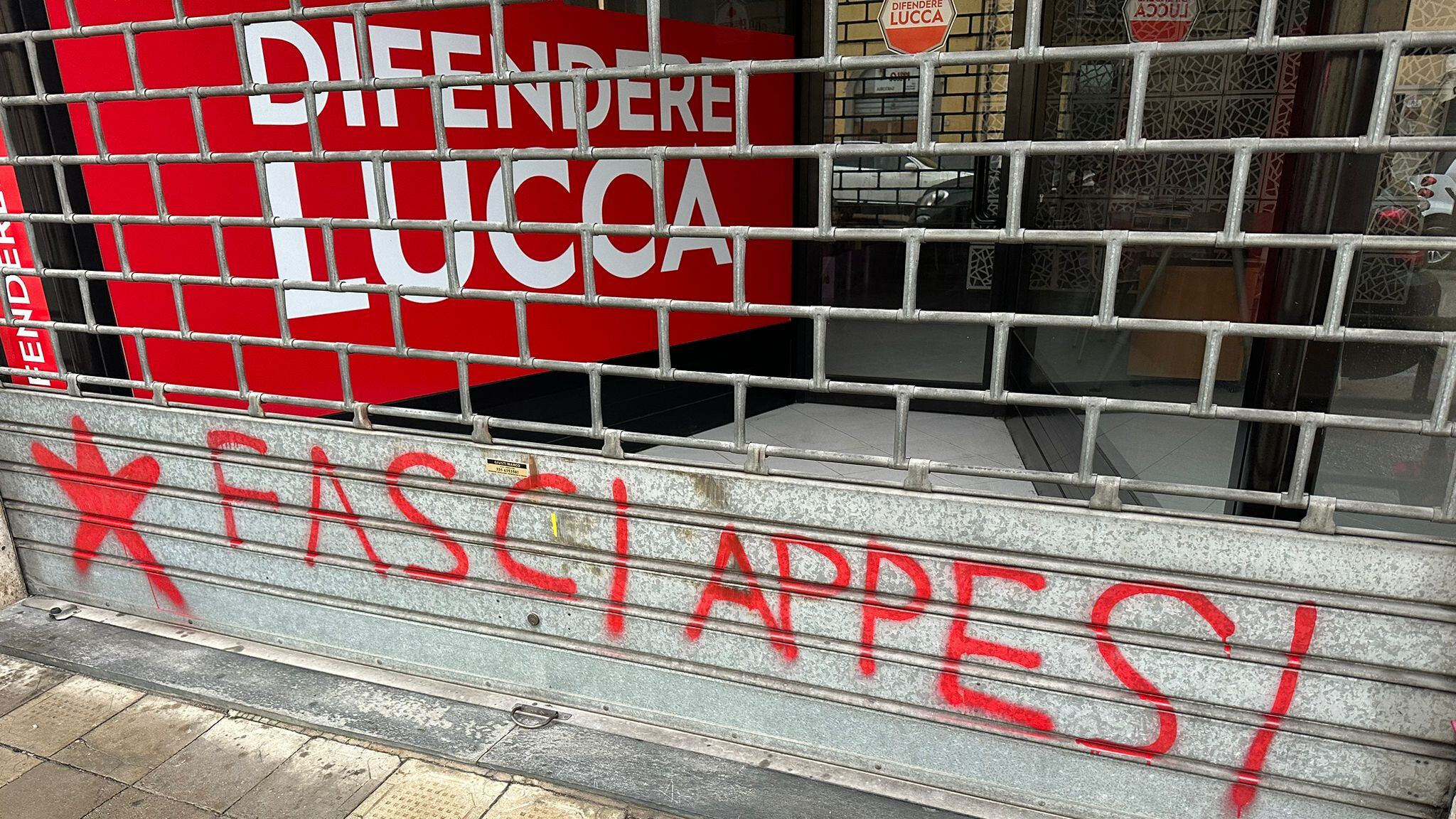 "Fasci appesi". La minaccia-choc degli antagonisti alla formazione di centrodestra