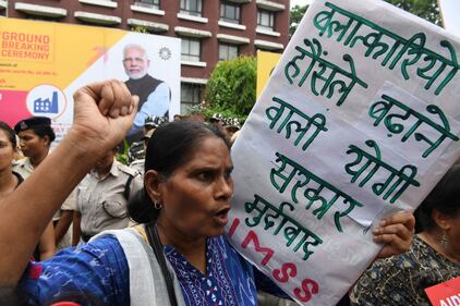 La violenza contro le donne scatena la protesta in India 3