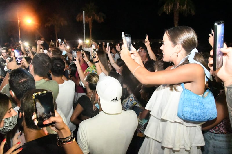 Nonostante i divieti di ballo e assembramenti non si ferma la movida 8