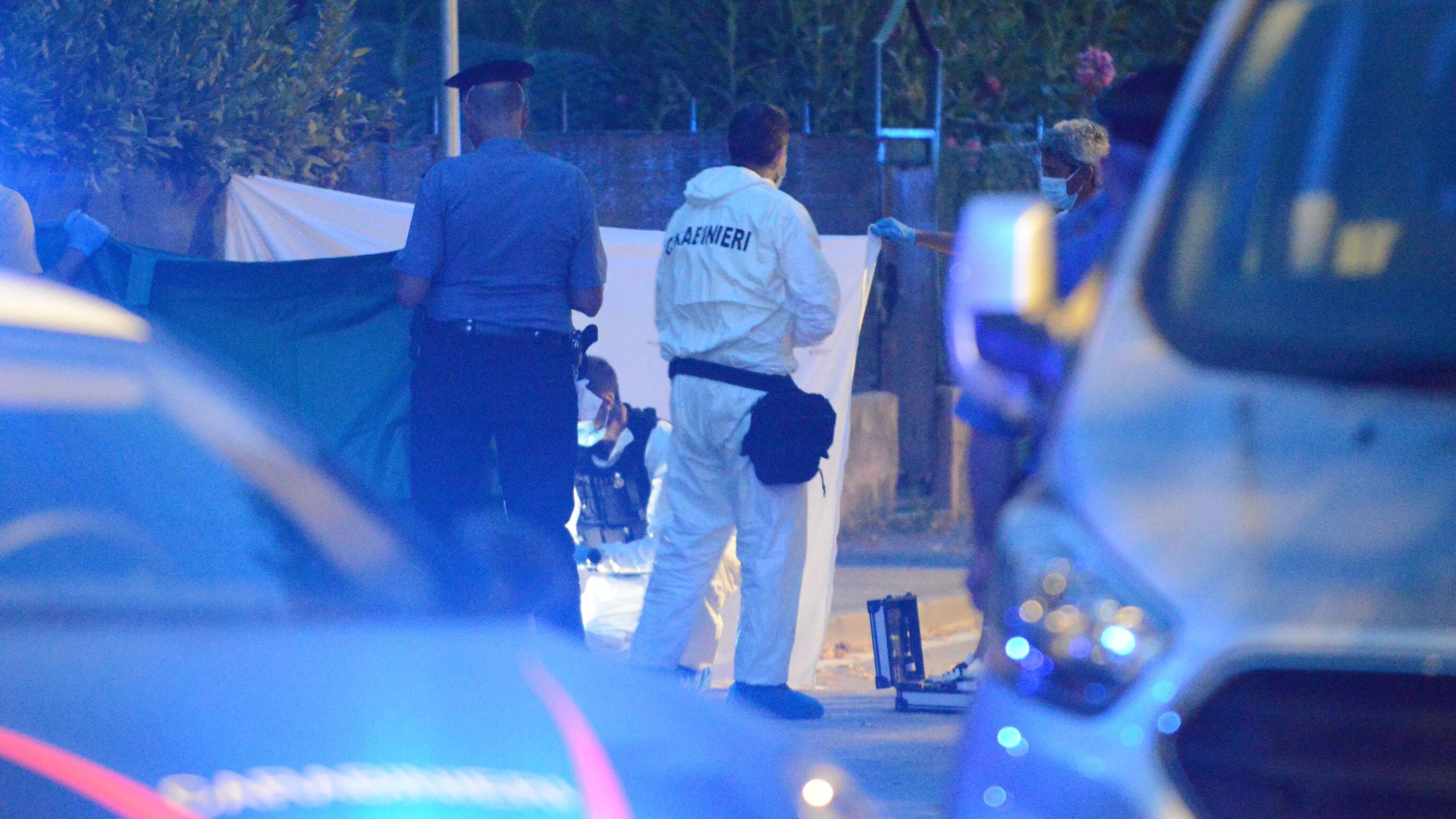 Ucciso da una fiocina: il killer ha estratto la fiocina dal petto ed è andato al mare