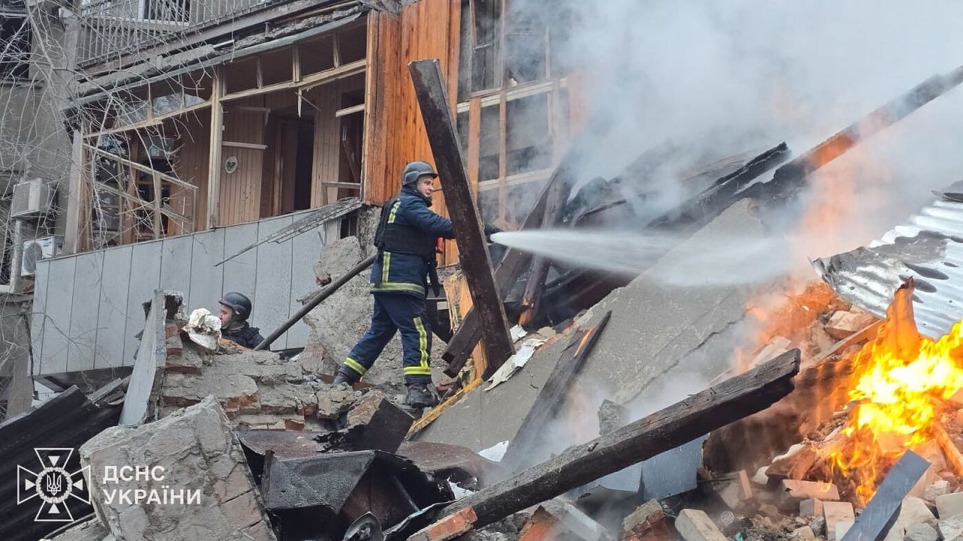 Ucraina, attacchi sui civili e bimbi evacuati