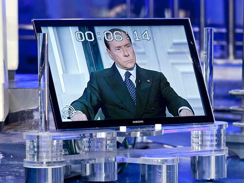 Berlusconi avverte Monti: "Se ti candidi, dici addio al Colle"