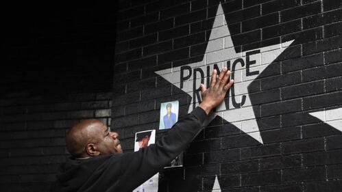 Prince, record di vendite e album in vinile in arrivo 5