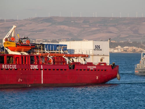 Positivi i migranti sbarcati: cosa sta succedendo con la Ocean Viking