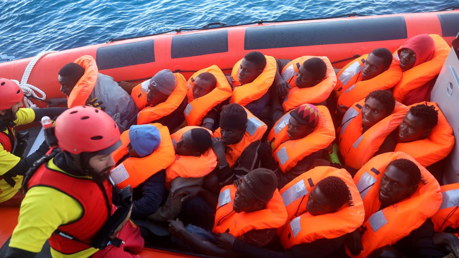 Ondata di sbarchi in Spagna: ora a Madrid si teme l'invasione