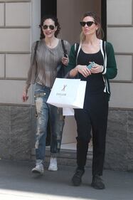 Ilary Blasi, shopping a Milano con l'amica Morena 2
