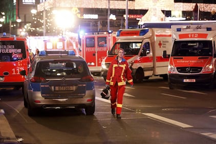 Attentato a Berlino, le immagini dei soccorsi 19