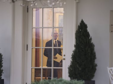 Barack Obama lascia lo studio ovale della Casa Bianca 10