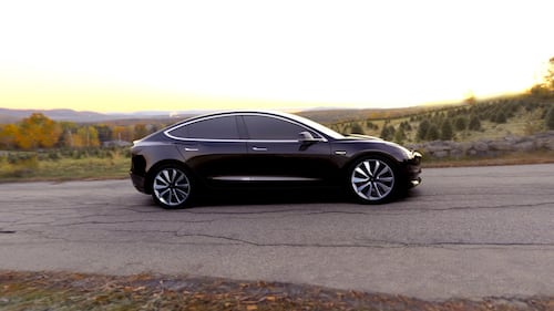 Tesla Model 3, svelata la "elettrica" popolare 3