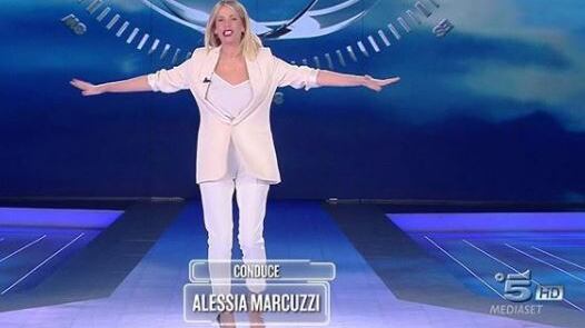 Isola dei Famosi, Bettarini contro tutti: "De Martino? Senza infamia e senza lode"